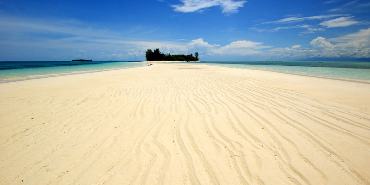 https://wonderful.pulaumorotaikab.go.id/gambar/aktifitas/aktifitas-main-pasir-di-pulau-dodola-1-l.jpg