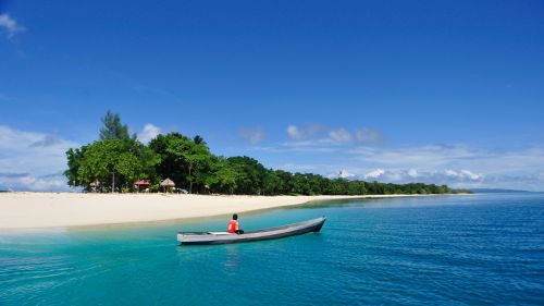 Keindahan Destinasi Wisata Morotai Memikat Wisatawan Eropa